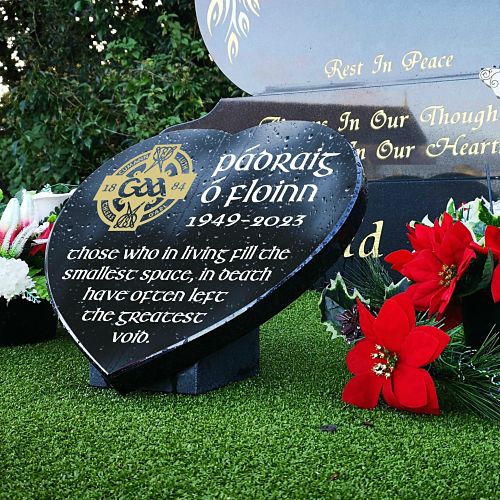 Personalised Gaelic sports memorial plaques for headstones with GAA crest