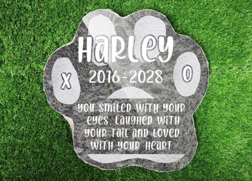 Doggy memorial stone with remembrance quotes for dogs