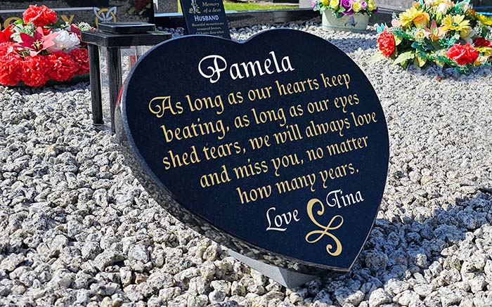 Heart plaque with friendship symbol and short poem.