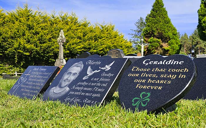 Popular grave plaque designs with wording and images